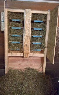 Biete Futterautomat, Heuautomat für Pferde und Ponys - Gratisinserat.ch