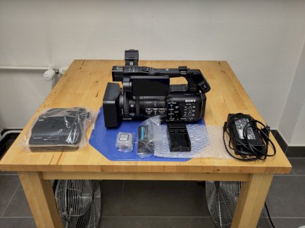 Sony HXR-NX800 und Zubehör - Gratisinserat.ch