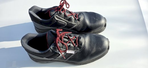 Sicherheits-Arbeitsschuhe mit Metallkappe 43-44 - Gratisinserat.ch