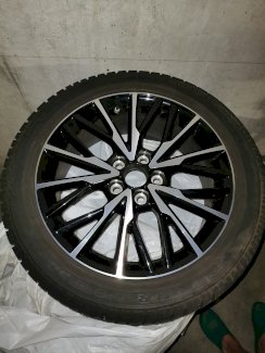 Originale Toyota Felgen mit Pneus 205/50 R18 - Gratisinserat.ch