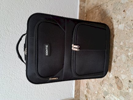 Neuer, ungebrauchter kleiner Reisetrolley 33x48cm - Gratisinserat.ch