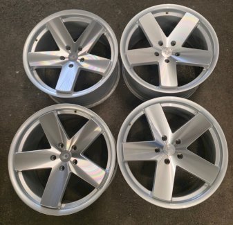 4 Stück Alufelgen 9.5x19 Zoll  / LK 5x120 / ET33 / ML 73.1