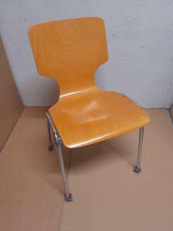 Holzschalenstuhl mit verchromtem 4-Fußgestell, 2 Stück.