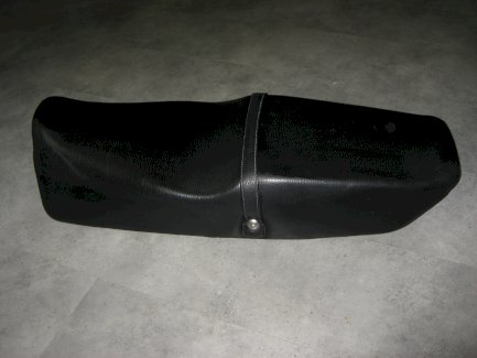 Suzuki RG 125 (NF12A) Zentralständer und Sattel. - Gratisinserat.ch