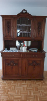 Gut gepflegte ältere Vitrine in sehr gutem Zustand - Gratisinserat.ch