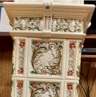 Prachtvoller antiker Kachelofen – 19. Jhd. – Majolika – Rarität - Gratisinserat.ch