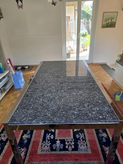 Tisch mit Granitplatte  - Gratisinserat.ch