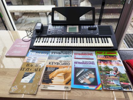 Yamaha PSR-330 - Elektronik Keyboard inkl. Notenbücher