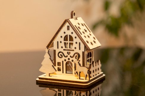 Zauberhaftes Weihnachts-Häuschen mit LED-Licht 