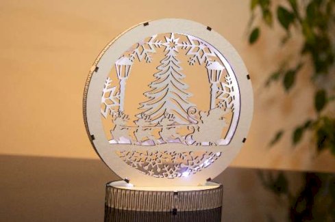 Landschaft mit Weihnachtsman und Schlitte - Gratisinserat.ch