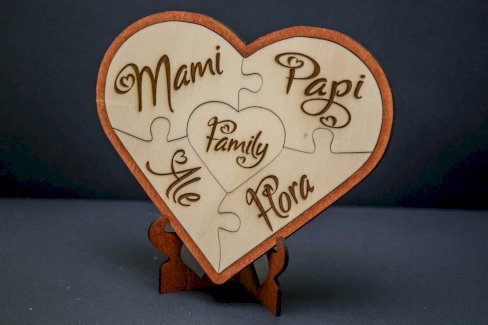 Personalisiertes Holzherz-Puzzle mit Standfuß - Gratisinserat.ch