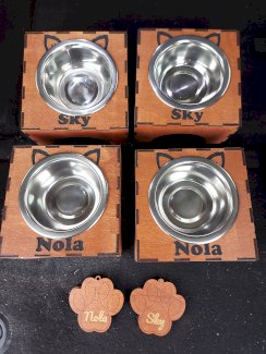 PERSONALISIERTE HOLZ-FUTTERSTATION MIT EDELSTAHLNAPF