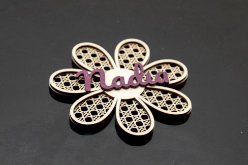 PERSONALISIERTES HOLZ-BLUMEN-NAMENSSCHILD MIT WIENER GEFLECHT