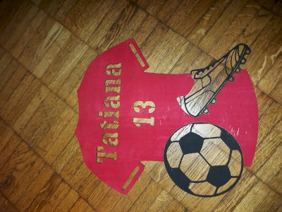PERSONALISIERTE FUSSBALL-TRIKOT HOLZDEKORATION