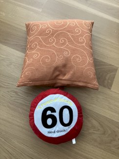 2 kissen  - Gratisinserat.ch