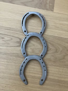 3 hufeisen