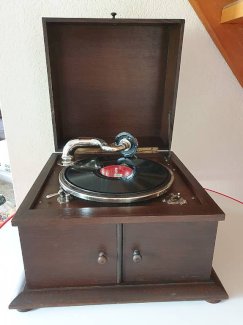Rares antikes Grammophon mit Handkurbelbetrieb - Gratisinserat.ch