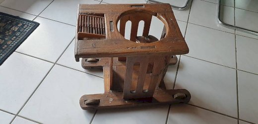 Antiker sehr seltener fahrbarer Babystuhl um 1900Jh. - Gratisinserat.ch