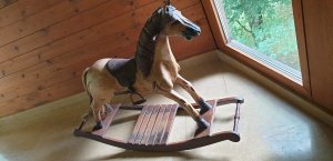 Schaukelpferd aus Holz, 19. Jh - Gratisinserat.ch