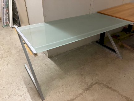 Tisch, Computertisch, Beistelltisch, Glasplatte - Gratisinserat.ch