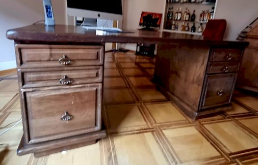 Schöner Massiver Schreibtsich - Gratisinserat.ch