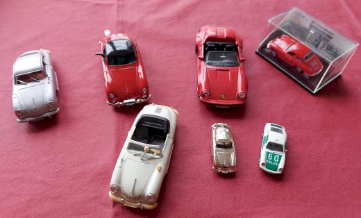 7 Porsche Modellautos  - Gratisinserat.ch
