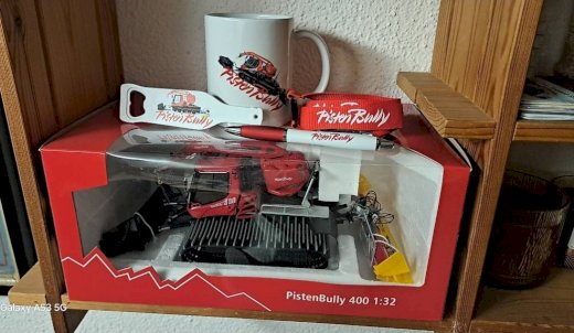 Pistenbully Modell 1:32 mit Seilwinde inkl Zubehör  - Gratisinserat.ch