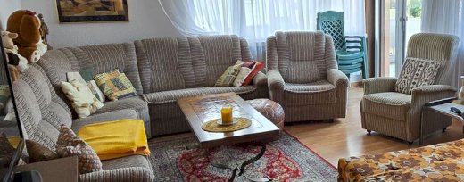 Sofa mit Tisch und 2 Sesseln - Gratisinserat.ch
