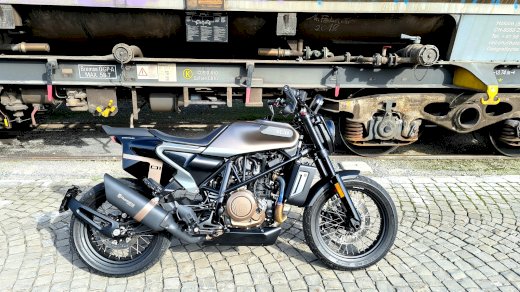 Husqvarna Svartpilen 701, neuwertig - Gratisinserat.ch