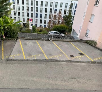 Offener Parkplatz in zentraler Lage