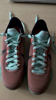 Nike Laufschuhe türkis/rot – Grösse 42.5