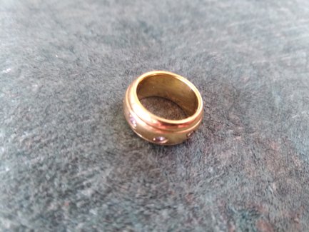 Damen Goldring 18 Karat mit 8 Brillanten - Gratisinserat.ch