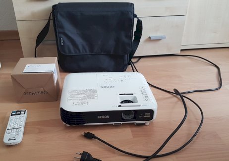 EPSON EB-U04 Beamer mit Zubehör wie gezeigt - Gratisinserat.ch