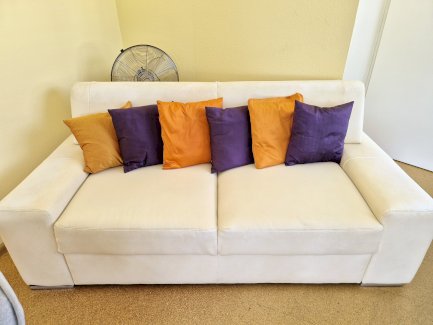 GRATIS weisses beiges Ledersofa, gebraucht, nicht defekt - Gratisinserat.ch