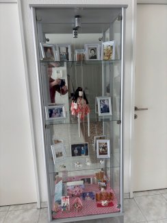 Wir verlassen die Schweiz weshalb wir kostenlos sowie gratis Spiegelschrank mit 220 Volt Beleuchtung 180x6636 cm Tief  mit Sprung in linker Glastüre für Abholer in 6440 Brunnen abgeben.