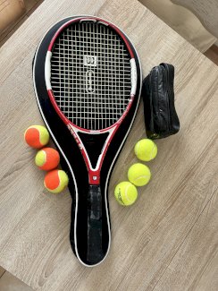 Wilson Tennis Schläger mit Bällen - Gratisinserat.ch