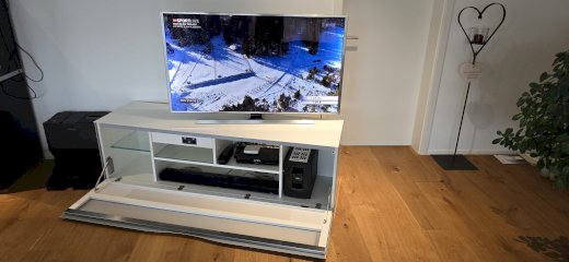 Fernseh mit Möbel und BoseSoundsystem zu verkaufen  - Gratisinserat.ch
