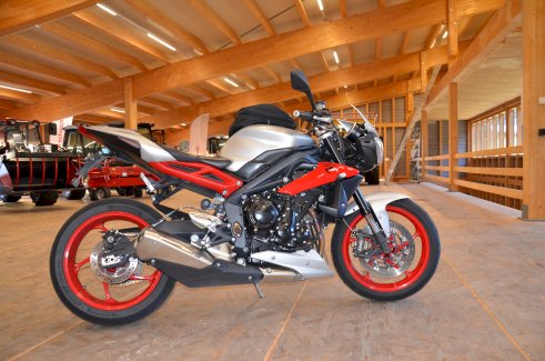 TRIUMPF STREET TRIPLE 675 RX - Gratisinserat.ch