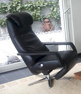 Relax-Sessel in schwarzem Leder neuwertig - Gratisinserat.ch