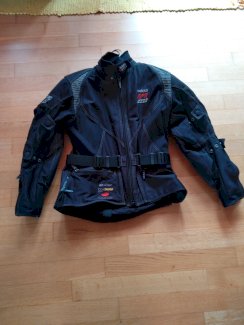Damen Mortorrad Jacke / GORE-TEX Marke Rukka GR. 36 - Gratisinserat.ch