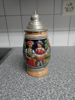 Weinkrüge mit Deckel - Gratisinserat.ch