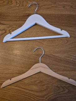 16 Kinderkleiderbügel - Gratisinserat.ch