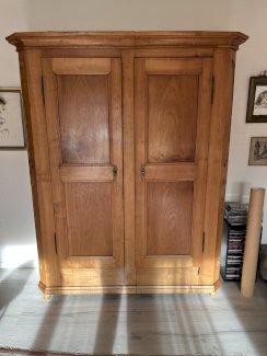 Antiker gut erhaltener Schrank - Gratisinserat.ch