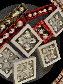 51 siberne Weihnachtskugeln incl. spitze - Gratisinserat.ch