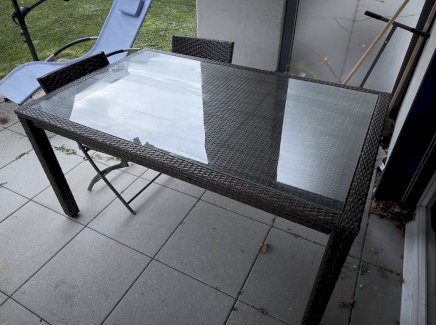 Gartentisch mit 4 Stühle Gratis abzuholen - Gratisinserat.ch