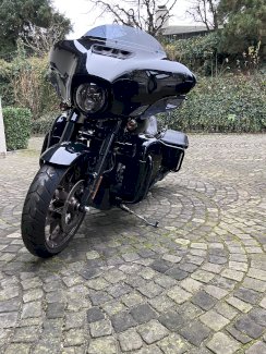 Zum Verkauf steht eine Harley Street Glide ST FLHXST 2022 - Gratisinserat.ch