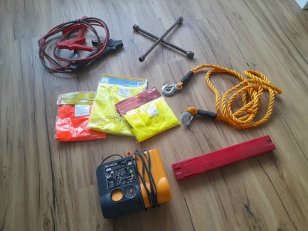 Auto Pannenset Radkreuz Überbrückungskabel Luftkompressor  - Gratisinserat.ch