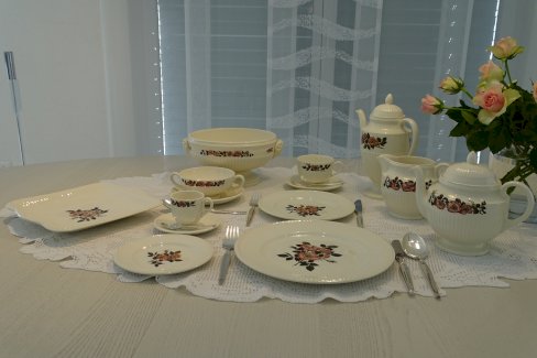 Wedgwood Briar Rose Geschirrset 6 Personen - Gratisinserat.ch