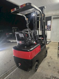Stapler 1000 Kg inkl  Anhänger zug vor. - Gratisinserat.ch
