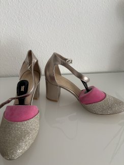Goldige Schuhe - Gratisinserat.ch